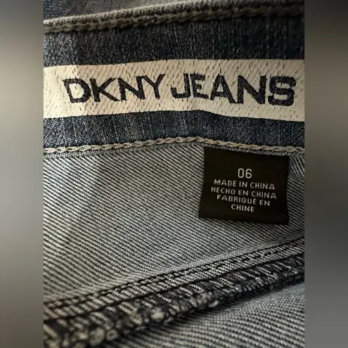 DKNY  boyfriend jeans sz 6