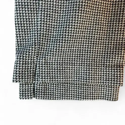 Crosby Dress Pants – Size Small
Classic black & white houndstooth 🖤🤍