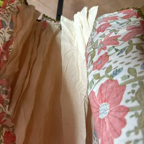 NWT GiGiO BLOSSOM FLORAL V