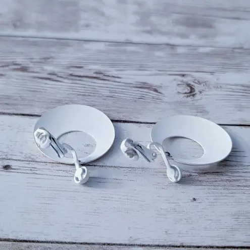 Vintage Clip On Earrings Retro Light Pink & White