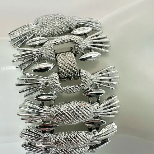 Sarah Coventry silver tone vintage pineapple bracelet in original box