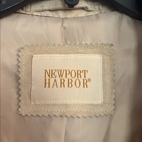 Newport Harbor Tan Leather Button
