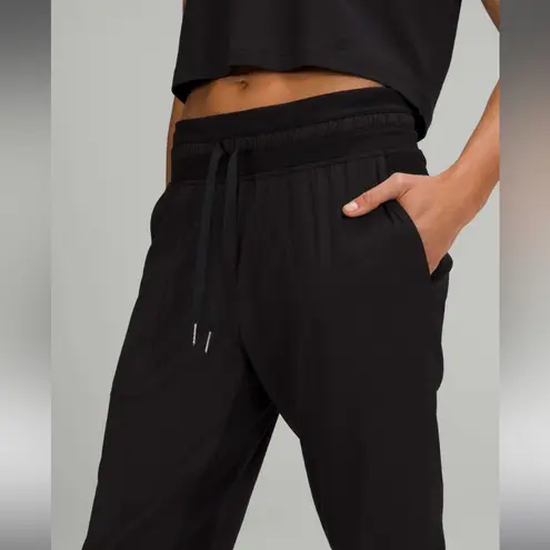 Lululemon Women’s  Dance Studio Mid-Rise Crop Pants 25" Black Size 8