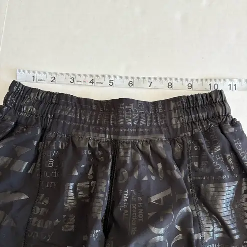 Lululemon Hotty Hot Short II *Tall 4" Manifesto
20YR Manifesto foil black/Black Black