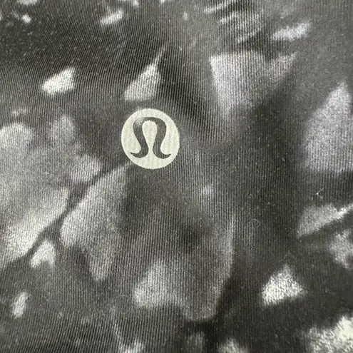 Lululemon  Rise and Flow Pant (Full-On Luxtreme) Dusk Dye White Black  Size 4