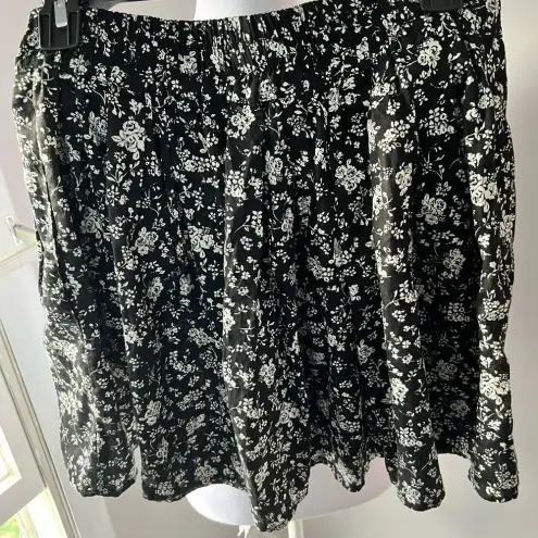 Forever 21  floral flowy skirt black‎ and white size m