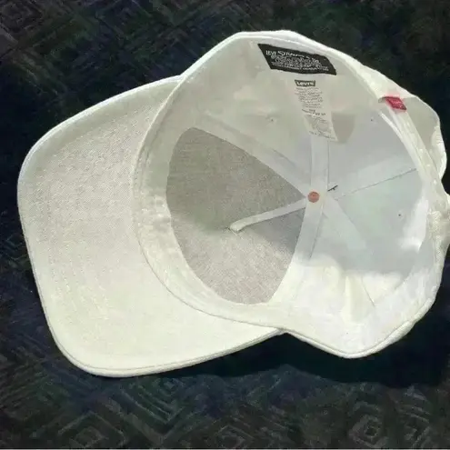 Levi Strauss & Co NWT Seasonal Graphic Women’s Adjustable Baseball Cap White