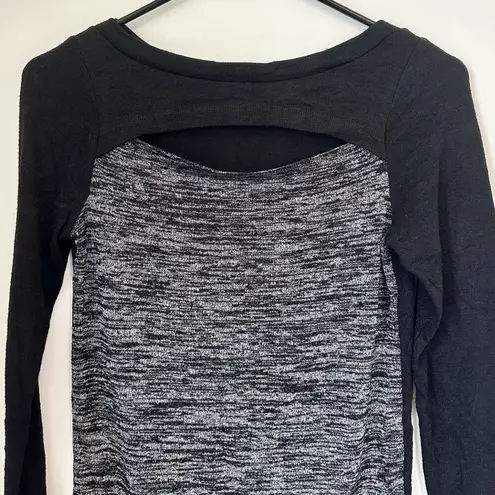 Wilfred  Free Aritzia Black and Gray Long Sleeve Shirt - Size Small