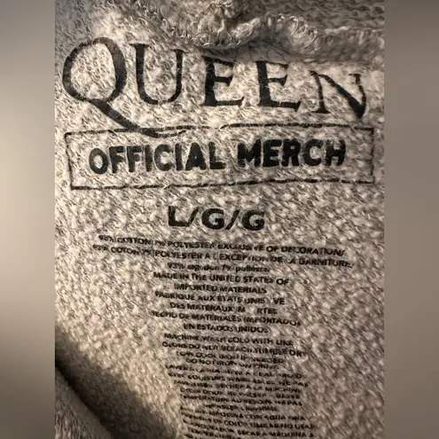 American Eagle  Queen Graphic Cropped LS Hooded Sweatshirt