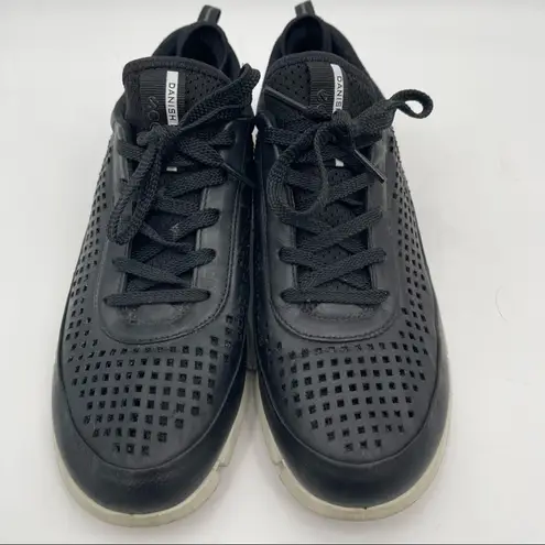 Ecco Women's Intrinsic Sneaker Pull On Black Perforated Shoes Lace SZ 40 (9-9.5)