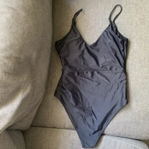 Olivia + Ocean Mom Bod Faux Wrap One Piece Swimsuit Size Large Onyx Black