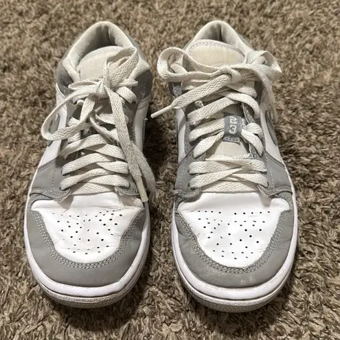 Jordan Air  flight  1 Low: ‘White Wolf Grey’ woman size 6