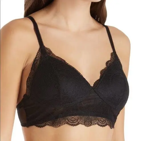 Vanity Fair 71070 Black Flattering Lace Wirefree Padded Bralette