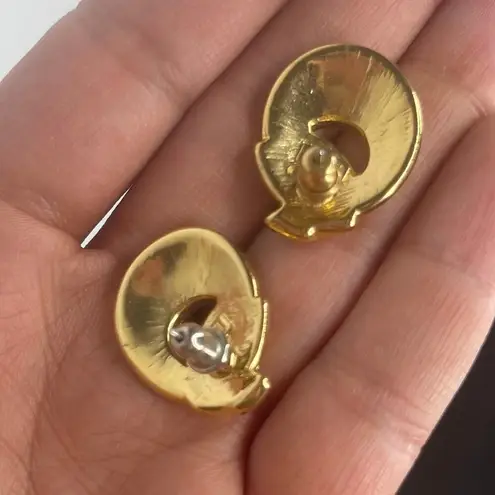 1970s Vintage Cream Swirl Earrings Grandmacore Retro Gold