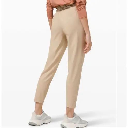 Lululemon  Cream Light Tan Keep Moving Pants 7/8 High-Rise Size 6 Style W5CZES