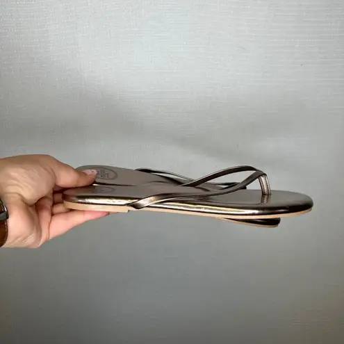 Solei Sea Revolve Gold Thong Sandals Flip Flops Women's Size 8 Metallic Summer