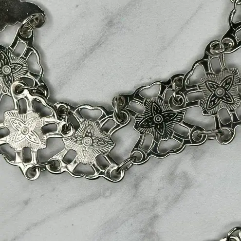 Ornate Silver Tone Flower Chain Belt Double Hook Decorative One Size ✨