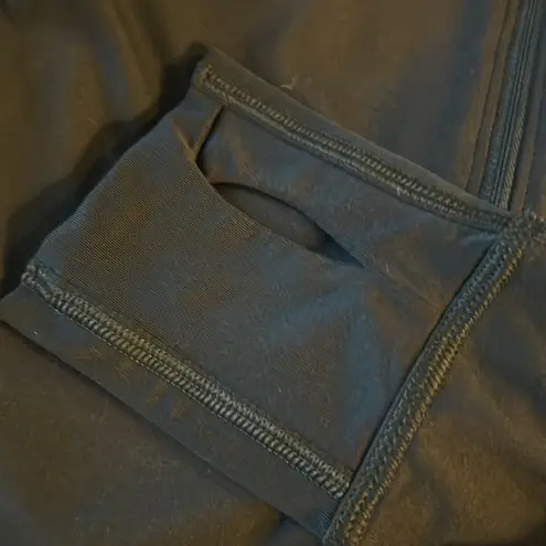 Mountain Hardwear Mountain Hardware NWOT navy with thumbholes