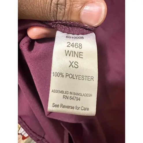 MedCouture Insight XS Wine Scrub Top V Neck Short Sleeve Pockets Women's