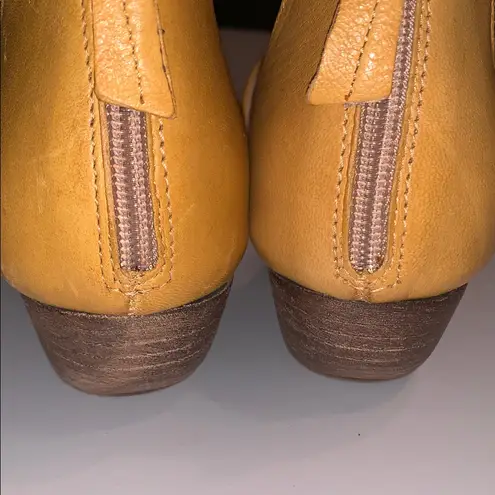 Miz Mooz Cassie Women's Leather Mustard Yellow Ankle Strap Sandals 38