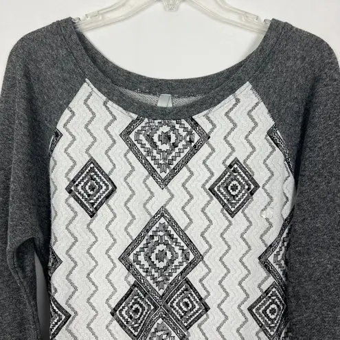 Vanity Boho Lace Gray Pullover Sweater Size M Size M