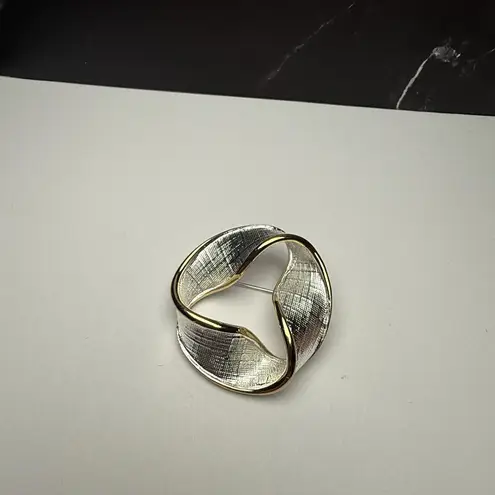 Napier Textured Two Tone Brooch Pin Signed Twisted Ribbon Triangle