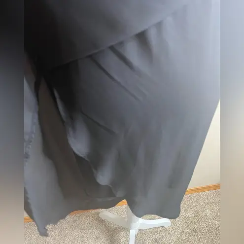 The Hanger NWT little black dress size small