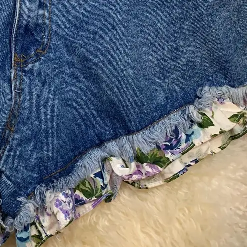 Vintage frayed denim floral ruffle hem shorts Size 29
