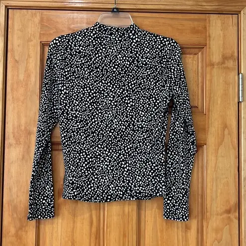 Gaze Black and White Long Sleeve Shirt with Mock Turtleneck Size Small