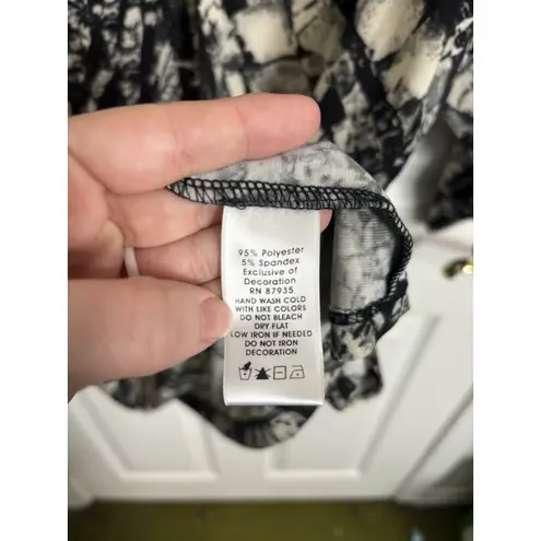 Susan Graver Embellished Snake Skin Print Top Size 2X Liquid Knit V-Neck