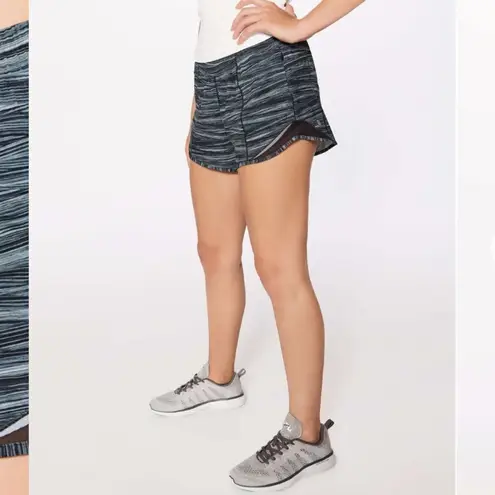 Lululemon  Hotty Hot Short II (Long 4")
Low Tide Alpine White Black / Black