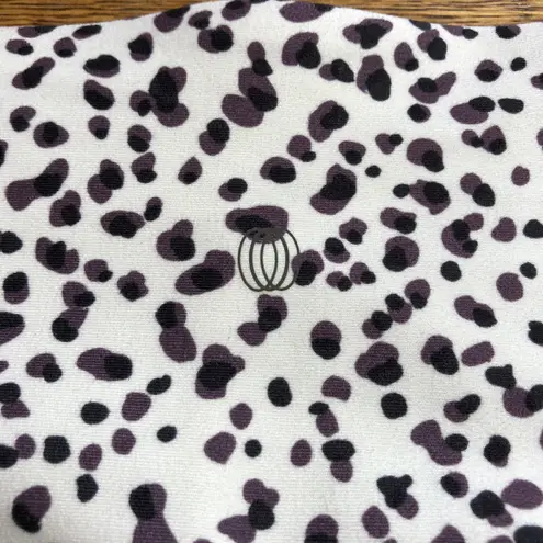 Balance Collection Leggings White Cheetah Leopard Print