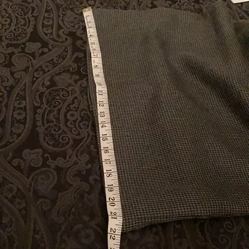 Briggs New York stylish black and grey houndstooth fully lined skirt EUC