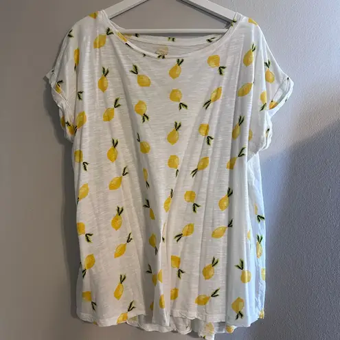 C EST. 1946 Women’s Lemon Print T