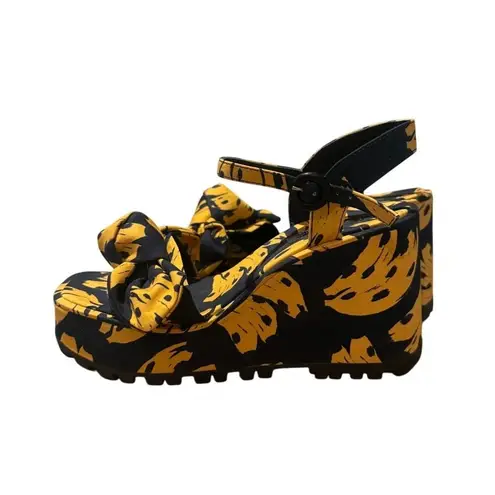 Farm Rio Caramel Bananas Knotted Platform Sandals Sz. 7