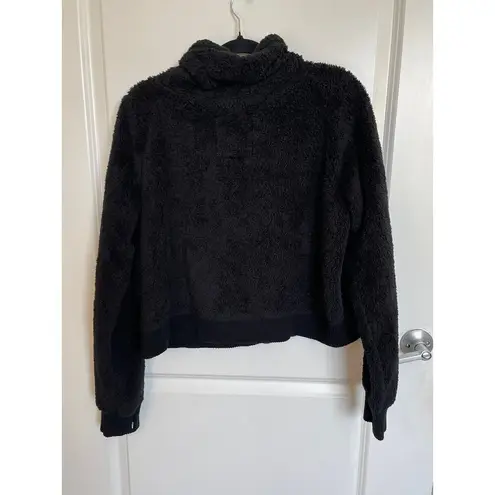 Hollister  Women's Cropped Sherpa Fuzzy Long Sleeve Black Pullover Large (T163)