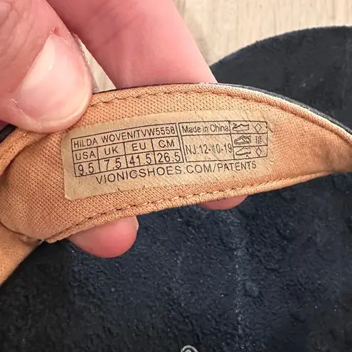 Vionic Hilda woven black sandal size 9.5