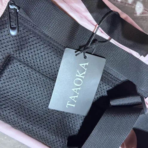 NWT Camera Sling Bag – Pink