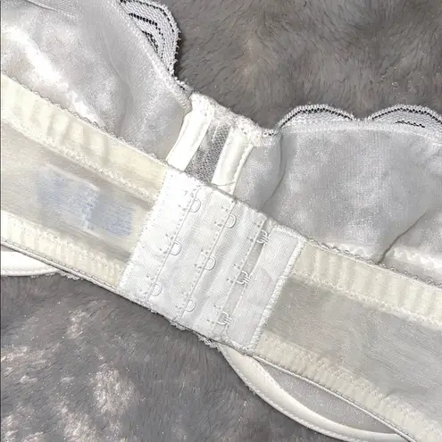 Maidenform Chantilly vintage White Lace Strapless Bra – Size 38C” made in USA