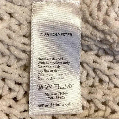 Kendall + Kylie winter white cropped sweater size XS