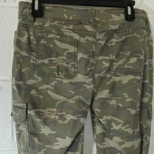 Faded Glory  Capri Length Camouflage Pants