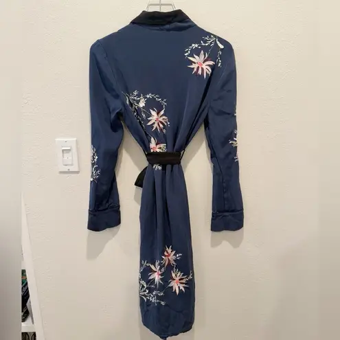 L'Academie L’ACADEMIE The Lara Silk Robe in Navy Embroidered size XS