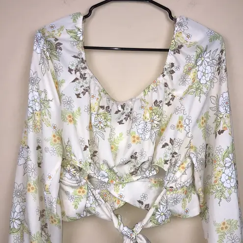 Madden NYC Women’s Floral Print Beige Crop Open Tie Back Long Sleeve Blouse Size undefined