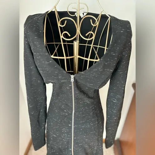 Wilfred Aritzia black and white zipper front long sleeve dress size Small