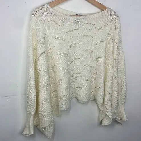 The Moon  & Madison Cropped Scalloped Edge Dolman Sleeve Sweater Cream Size Small