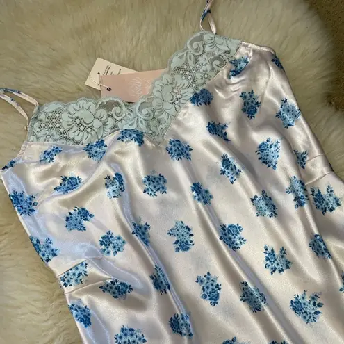 We are HAH Oversized Size XS NWT Let It Slip Dress Ditsy Floral French Blue