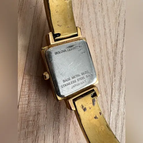 Bulova Gold Tone Vintage Ladies Watch Rare Quartz 97T47