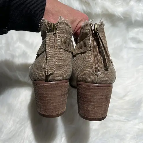 Very G SOLANGE PEEP TOE BOOTIE. Size 8.5. B71