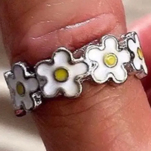 Large White Floral sunflower Thumb band/ring. Silver