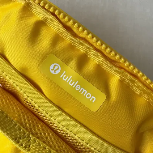 Lululemon everywhere belt bag 1L - Utility Yellow